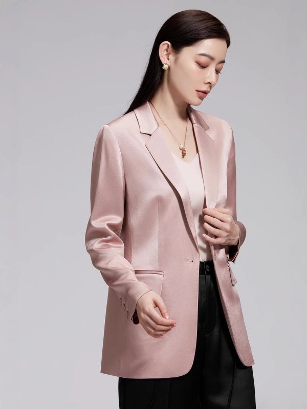 Rózsaszín női egygombos elegáns blézer irodai viselet.