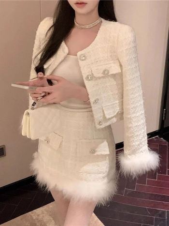 Női két darabos ruhaszett tollas rövid kabáttal, Chanel-stílusú elegáns megjelenés téli