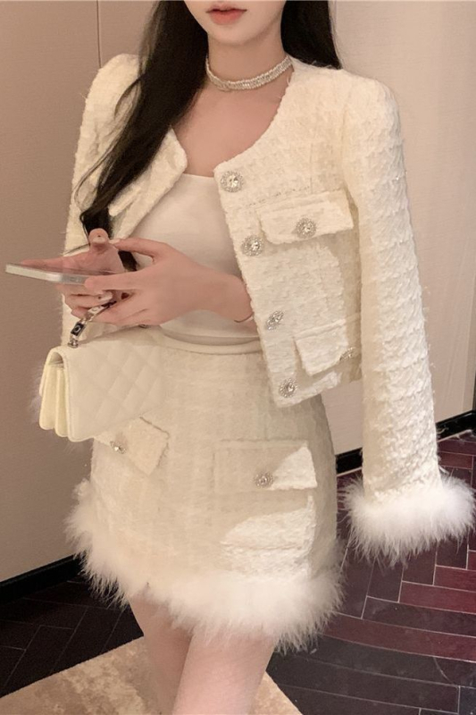 Női két darabos ruhaszett tollas rövid kabáttal, Chanel-stílusú elegáns megjelenés téli