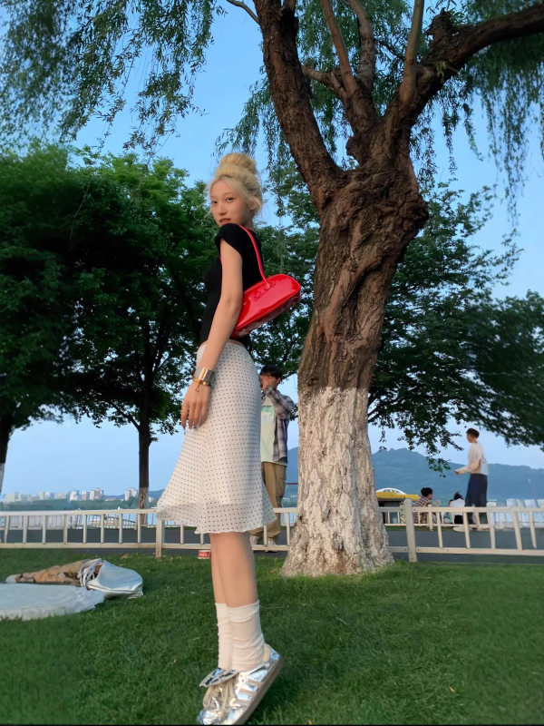Koreai ihletésű chic pöttyös midi szoknya könnyű chiffonból, A-vonal, nyár