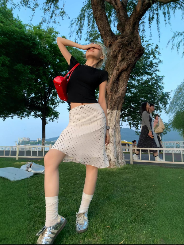 Koreai ihletésű chic pöttyös midi szoknya könnyű chiffonból, A-vonal, nyár