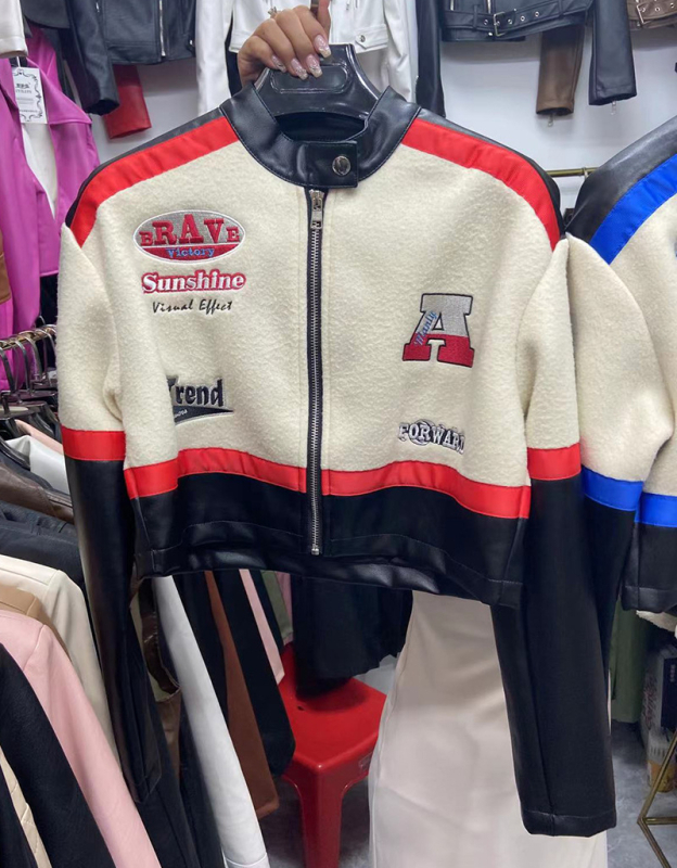 Dámska krátka motocyklová bunda z PU kože s výraznou výšivkou, retro štýl