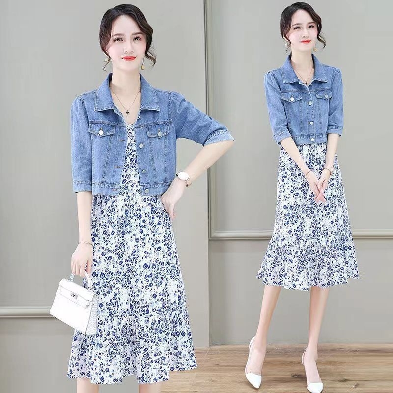 Női rövid denim shawl dzseki, virágos slip ruha és 3/4-es ujjú felső készlet