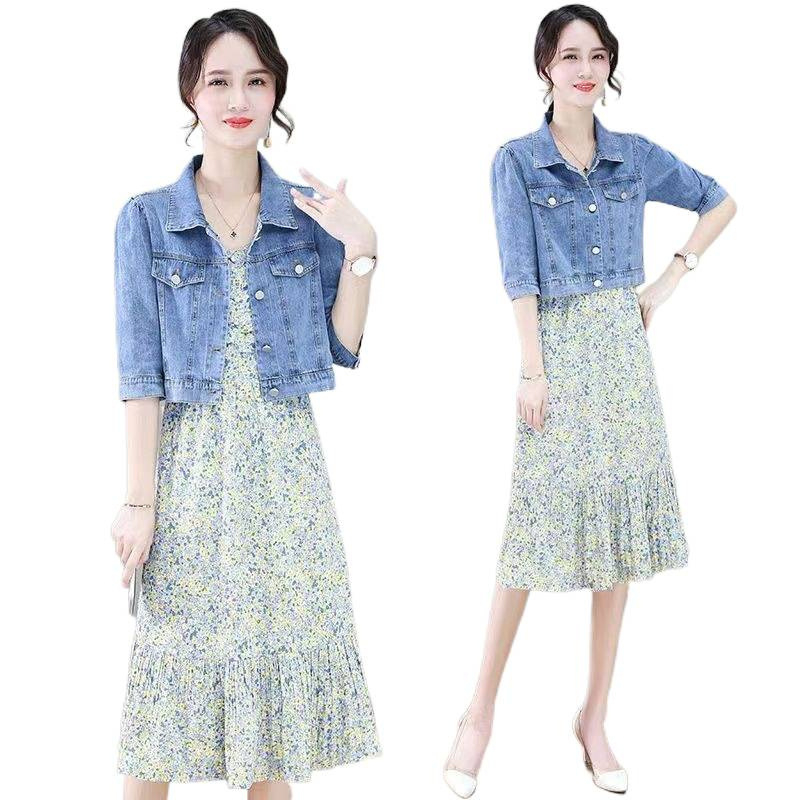 Női rövid denim shawl dzseki, virágos slip ruha és 3/4-es ujjú felső készlet