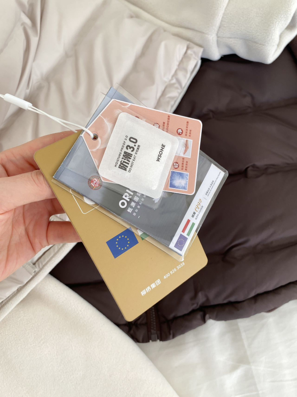 Női rövid tollkabát fehér kacsa tolltöltettel és bolyhos fleece-béléssel, egyszínű, őszi-téli meleg
