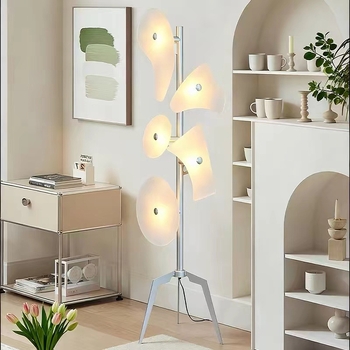 Modern minimál- és vintage stílusú állólámpa a nappaliba és a hálószobába, tervezői showroom stílusú dekoráció szállodákhoz és szállásokhoz