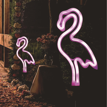 Napelemes flamingó neon fénycsík nordikus stílusban, kaktusz díszítéssel, kültéri udvarra, fűre és kertbe