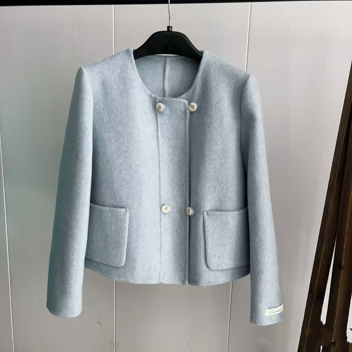 Palton scurt în stil coreean pentru femei, guler rotund, primăvara 2026, inspirat de Chanel, croială slim-fit, cu nasturi în linie
