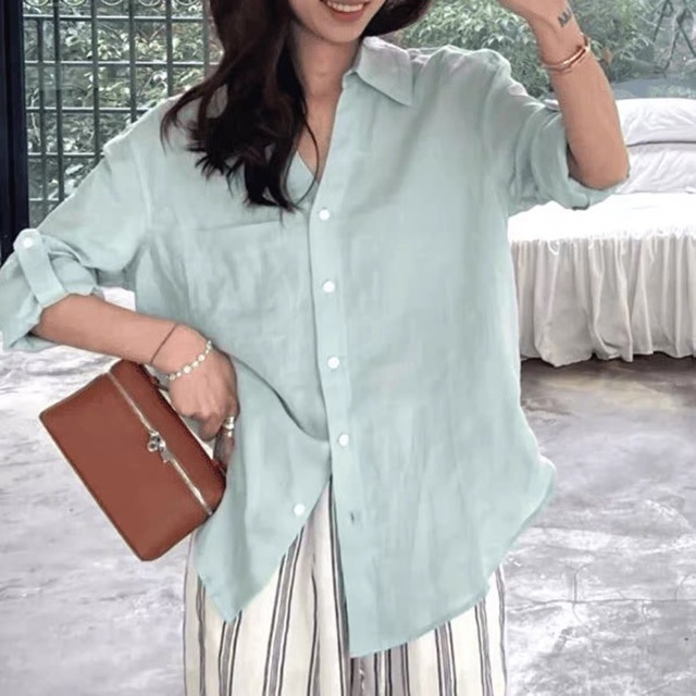 Bluza lejeră din bumbac-lin, verde mentă, decolteu în V, croială lejeră, top feminin solid
