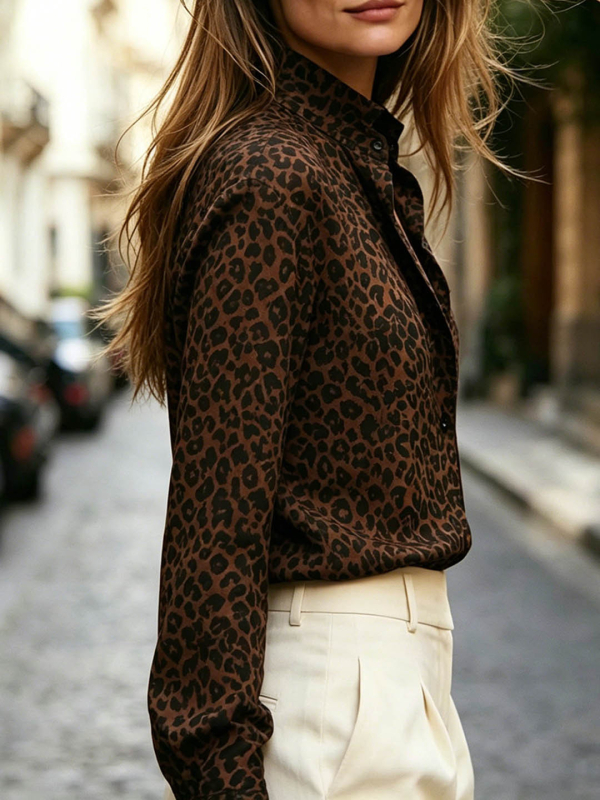 Cămașă din satin cu imprimeu leopard maro, guler cu stand, croială lejeră, mâneci lungi, stil urban pentru femei