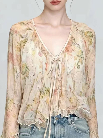 Bluza din chiffon cu imprimeu franțuzesc, decolteu în V și mâneci evazate