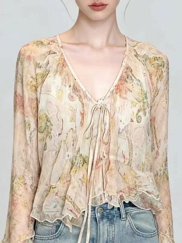 Bluza din chiffon cu imprimeu franțuzesc, decolteu în V și mâneci evazate