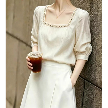 Bluza damă cu decolteu pătrat și strassuri, culoare caise, mâneci 3/4, poliester, croială slim pentru birou
