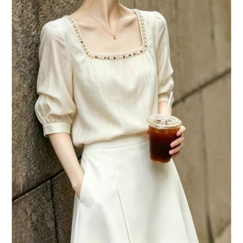 Bluza damă cu decolteu pătrat și strassuri, culoare caise, mâneci 3/4, poliester, croială slim pentru birou