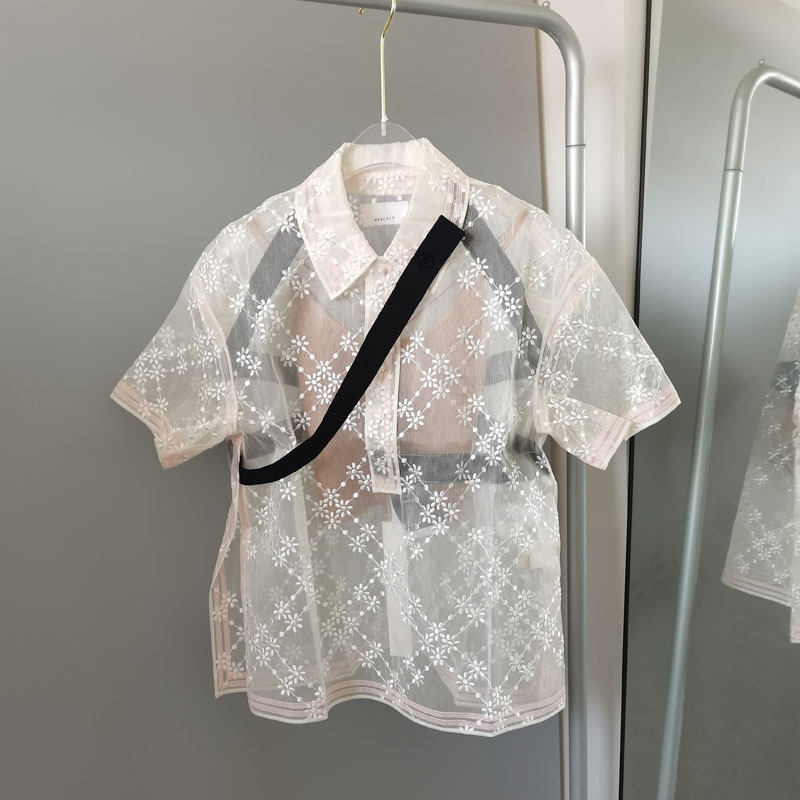 Bluza transparentă din mătase pentru femei, cu bretele asimetrice și broderie florală