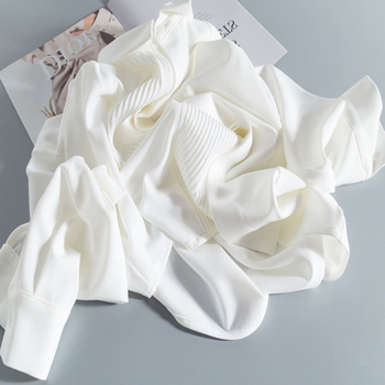 Texturált fehér chiffon hosszú ujjú ing, pliszírozott négyszögű gallérral, elegáns és sokoldalú — Forest of Water