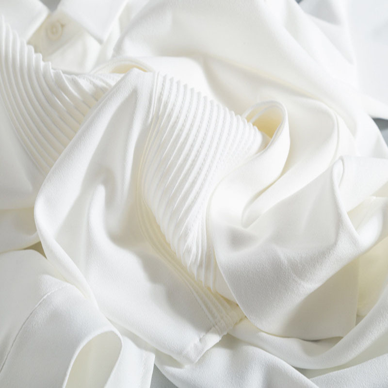 Texturált fehér chiffon hosszú ujjú ing, pliszírozott négyszögű gallérral, elegáns és sokoldalú — Forest of Water