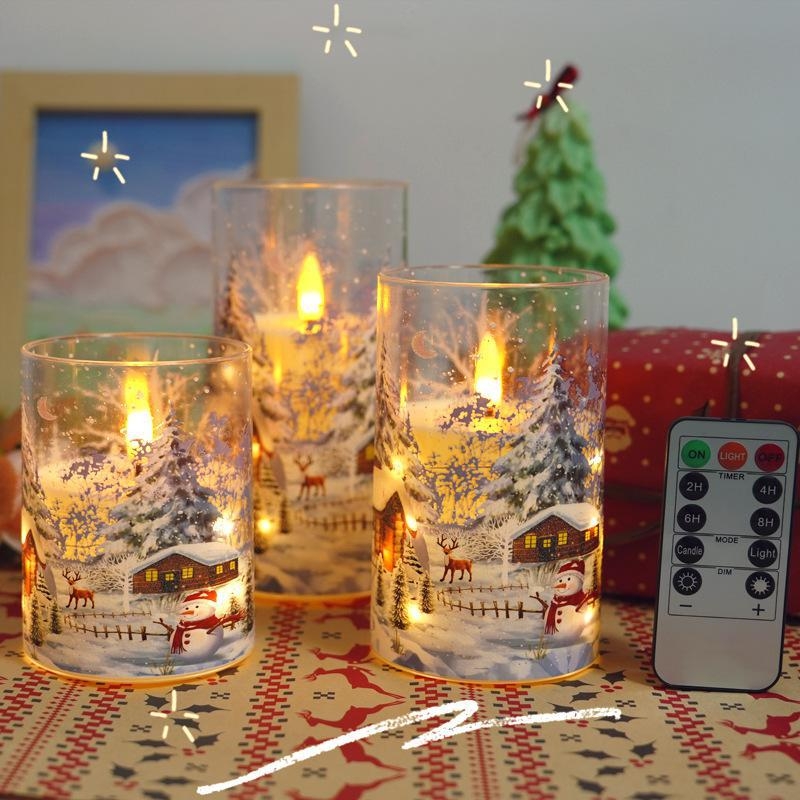 Elektronická LED sviečka v tvare guľky s akrylovou nálepkou pre vianočnú atmosféru vražednej záhady
