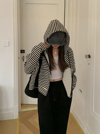 Női amerikai stílusú kapucnis laza oversize csíkos kardigán-sweatshirt, vékony, rövid fazon tavaszra, őszre és télre