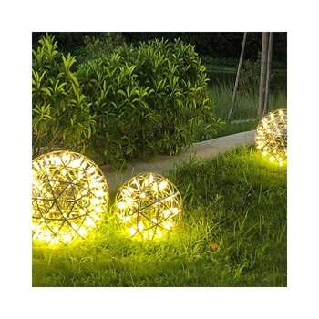 Kültéri LED tájvilágítás üreges gömb alakú, IP65 vízálló, függesztett rögzítés, modern minimalist dizájn.
