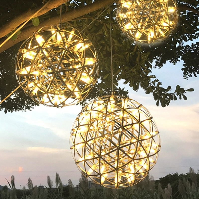 Kültéri LED tájvilágítás üreges gömb alakú, IP65 vízálló, függesztett rögzítés, modern minimalist dizájn.