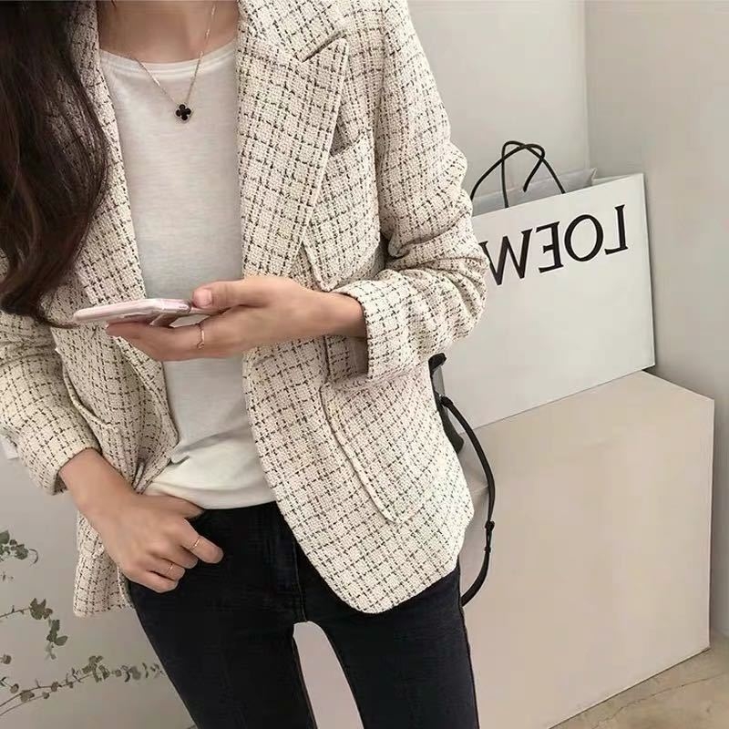 Női chic rövid blézer kockás mintával, koreai stílus, 2025 őszi-téli kollekció, középhosszú, egygombos, hosszú ujjú.