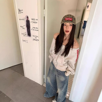 Női felső váll nélküli, hosszú ujjú, csík részlettel, amerikai retro stílusú streetwear, karcsú fazon, puha és kényelmes.