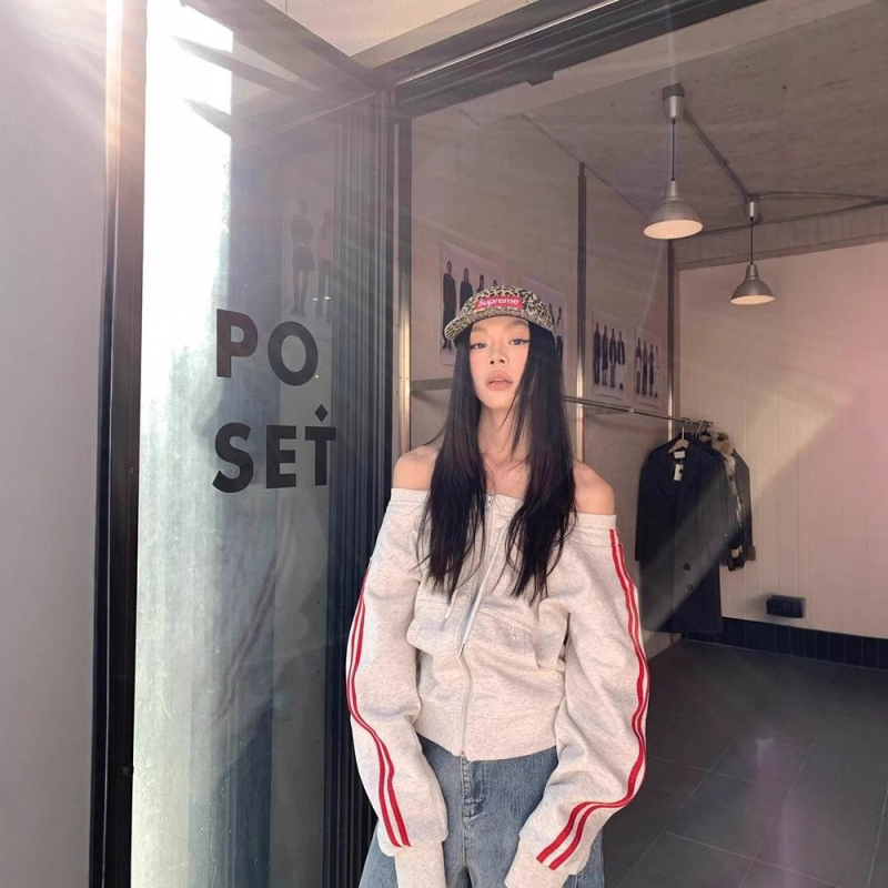 Női felső váll nélküli, hosszú ujjú, csík részlettel, amerikai retro stílusú streetwear, karcsú fazon, puha és kényelmes.