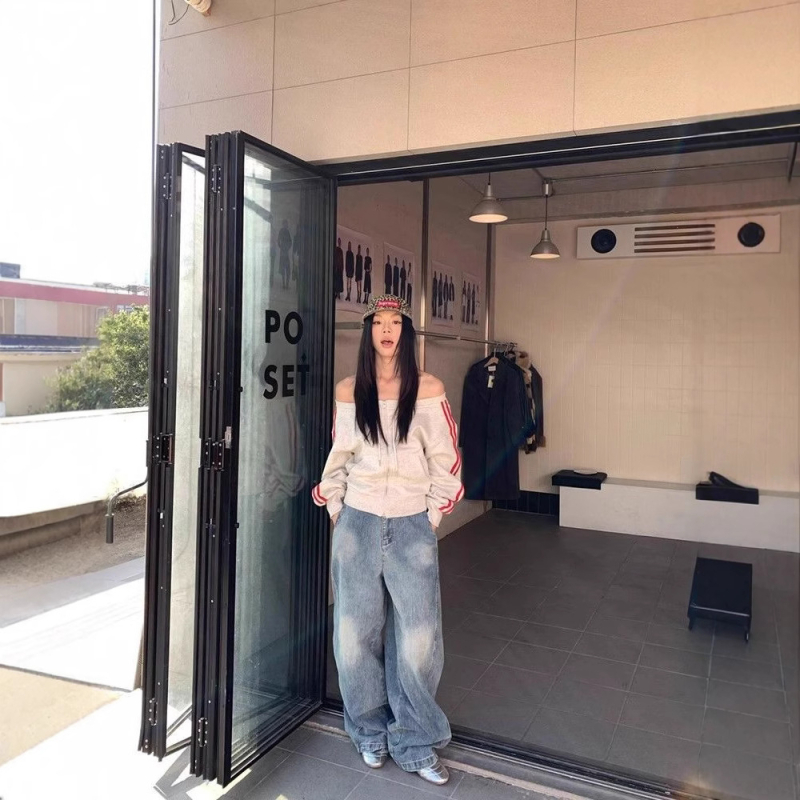Női felső váll nélküli, hosszú ujjú, csík részlettel, amerikai retro stílusú streetwear, karcsú fazon, puha és kényelmes.