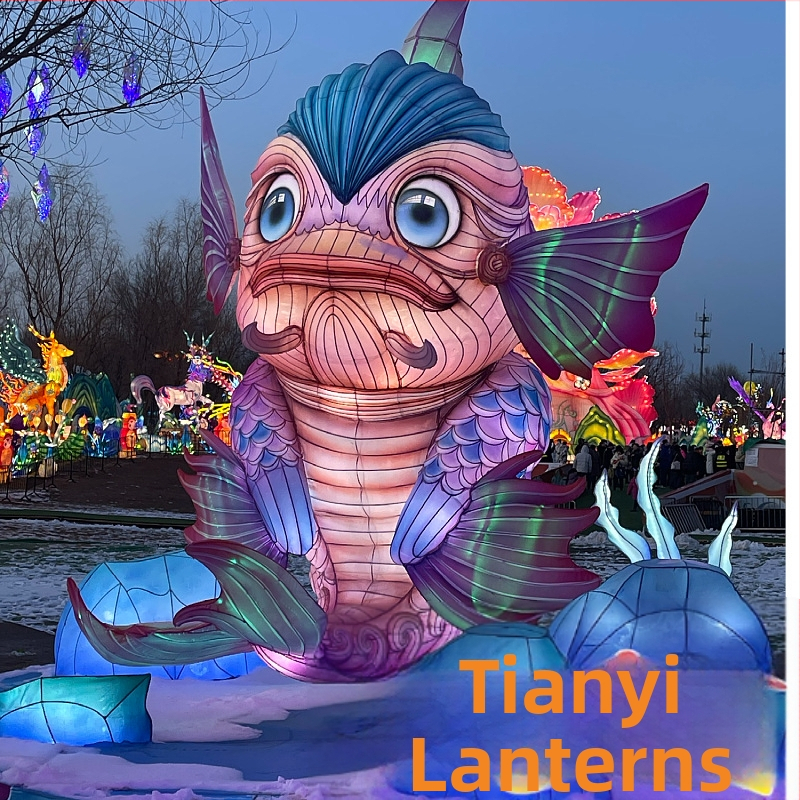 Veľké dekoratívne lampáše a LED osvetlenie krajiny pre nočné zobrazenie