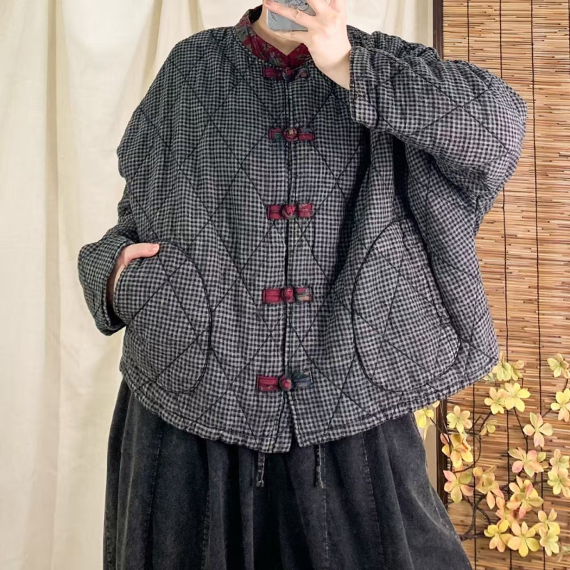 Női téli quilt dzseki, etno-retro stílus, pamut-len keverékből, bélelt, állógallérral és csomó gombokkal