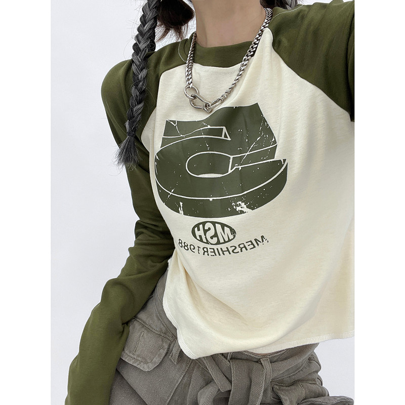 Női croptop hosszú ujjú póló, retro millenniumi stílus, amerikai mintával, kerek nyakú, karcsú szabás