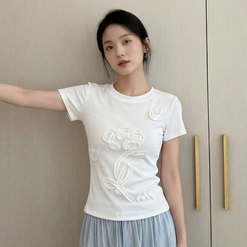 Fehér női rövid ujjú T-shirt, nyár 2026, 3D virágos mintázat, prémium karcsúsított crop top