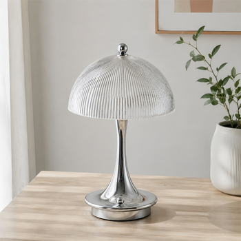 Nová stolová lampa z roku 2026 s luxusnou povrchovou úpravou, nabíjaním cez USB, ozdobným tvarom kvetinového púčika a štíhlym dizajnom.