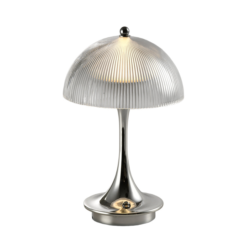 Nová stolová lampa z roku 2026 s luxusnou povrchovou úpravou, nabíjaním cez USB, ozdobným tvarom kvetinového púčika a štíhlym dizajnom.