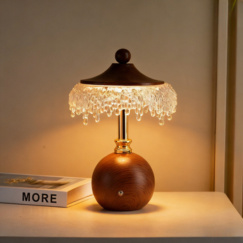 Stolová lampa vo francúzskom štýle s americkým retro nočným svietidlom z masívneho dreva do spálne a obývačky, prémiová dekoratívna lampa s nabíjateľnou ochranou očí