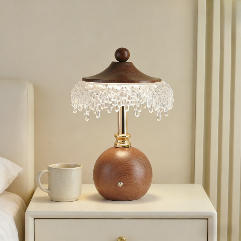 Stolová lampa vo francúzskom štýle s americkým retro nočným svietidlom z masívneho dreva do spálne a obývačky, prémiová dekoratívna lampa s nabíjateľnou ochranou očí