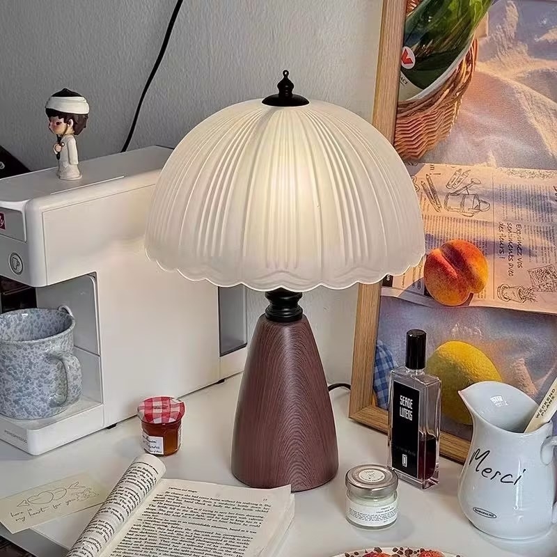 Stolová lampa inšpirovaná vintage štýlom s wabi-sabi, retro dizajn do spálne a pracovne, teplé dekoratívne nočné svetlo