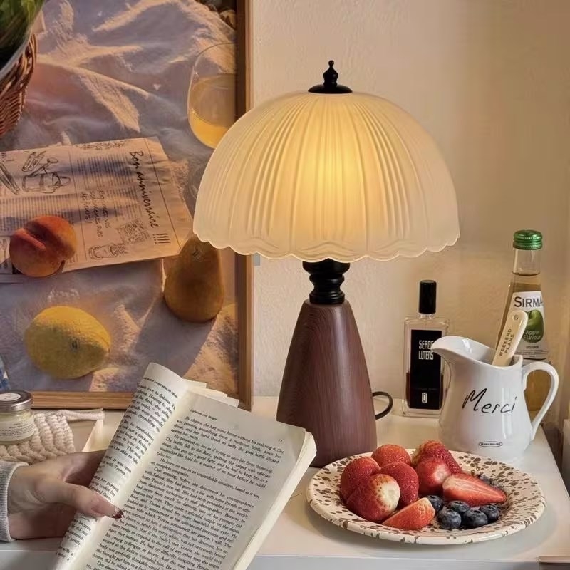 Stolová lampa inšpirovaná vintage štýlom s wabi-sabi, retro dizajn do spálne a pracovne, teplé dekoratívne nočné svetlo