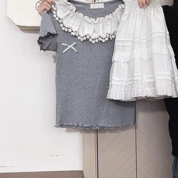 Női rövidujjú felső koreai chic csipke betéttel a vállnál, slim fit, nyári crop top