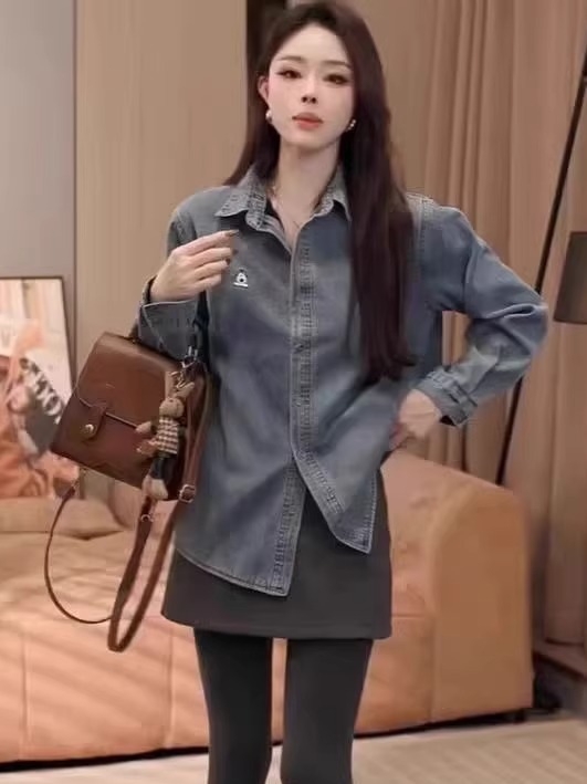 Női fleece-denim ing, retro kék nyuszihímzéssel, hongkong-stílusú, 2026-os modell