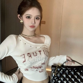 Amerikai stílusú slim cropped hosszú ujjú felső nőknek, aszimmetrikus ferde gallér, betűs nyomtatással, koreai hatás, őszi-téli