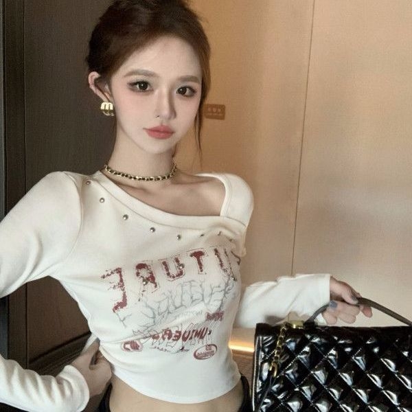 Amerikai stílusú slim cropped hosszú ujjú felső nőknek, aszimmetrikus ferde gallér, betűs nyomtatással, koreai hatás, őszi-téli