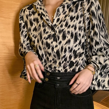 Női chiffon felső leopárd mintával, lámpás ujjú, polo gallér, lazább szabás