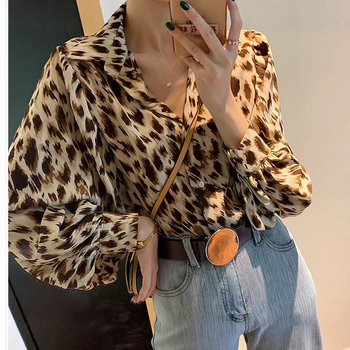 Női chiffon felső leopárd mintával, lámpás ujjú, polo gallér, lazább szabás
