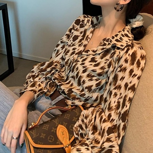Női chiffon felső leopárd mintával, lámpás ujjú, polo gallér, lazább szabás