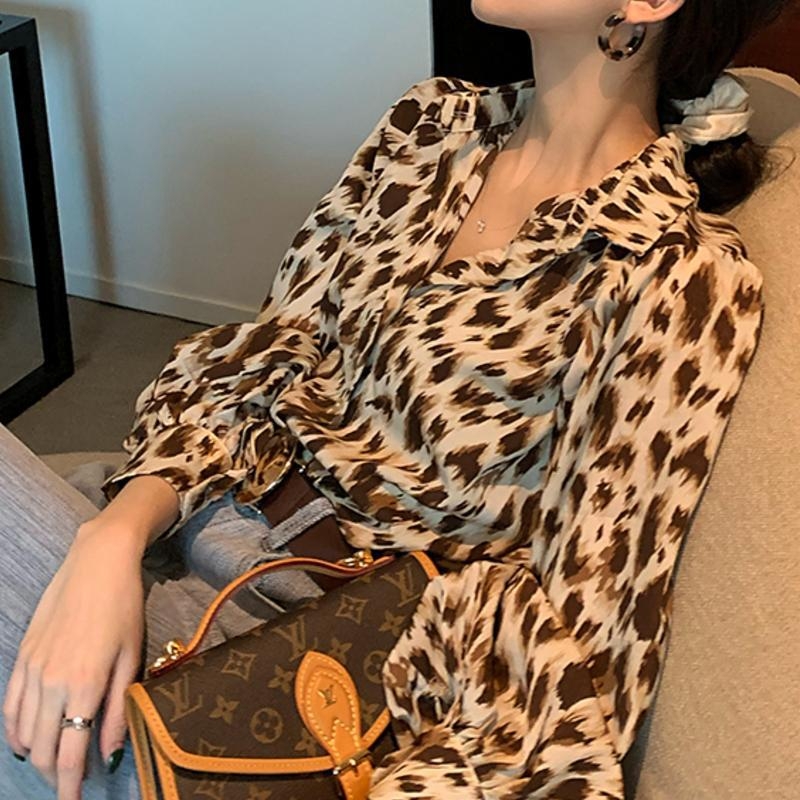 Női chiffon felső leopárd mintával, lámpás ujjú, polo gallér, lazább szabás