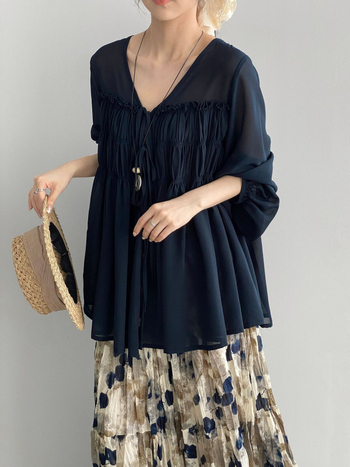 Romantikus chiffon blúz kötős nyakkal, V-nyakkal, nőknek, lágy és enyhén átlátszó top 6236