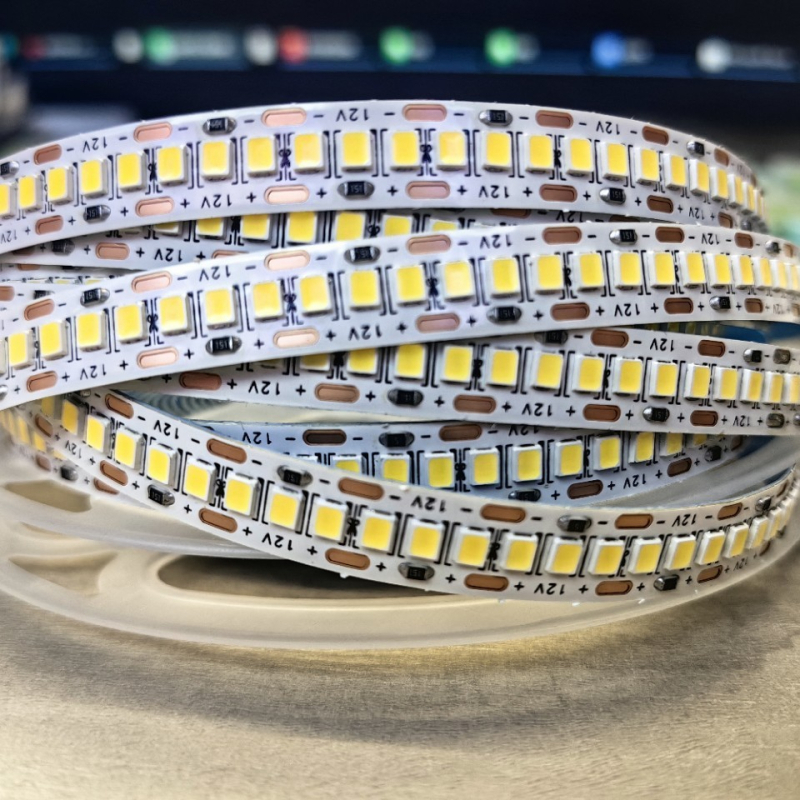 12V-os alacsony feszültségű LED-szalag 240 LED-del (2835), nagy fényerő, 10 mm egy soros SMD, szekrényvilágítás és beltéri lineáris világítás