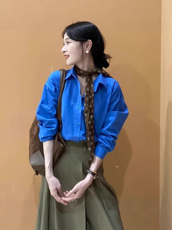 Klein Blue polo nyakú laza szabású hosszú ujjú pamut ing, tavasz 2026, elegáns üzleti stílus